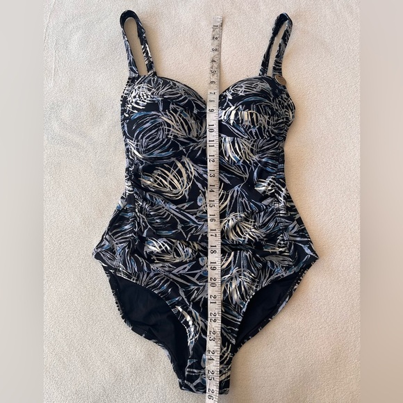 NWOT Nip/Tuck Palm Foil Twist Print One-Piece Tummy Control Multi-Cup Swimsuit - Picture 12 of 12